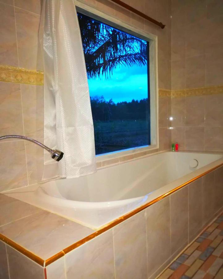 View Dao Jantra Hotel Чачоенгсао Екстериор снимка